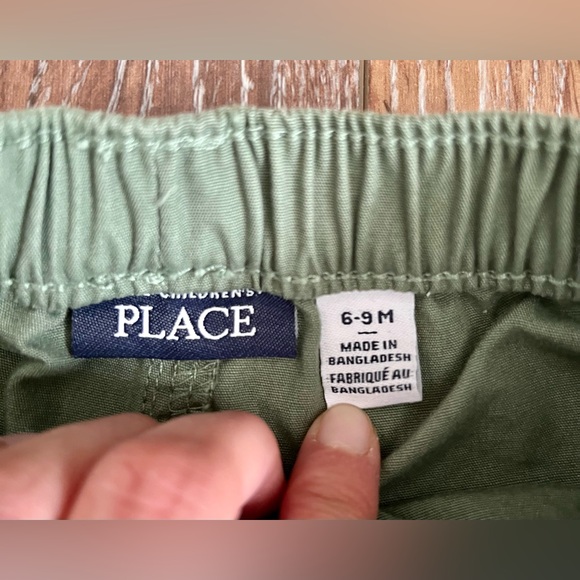 NWOT Children’s Place Button Down Shirt & Matching Short Set Size 6-9 Months - Picture 3 of 7